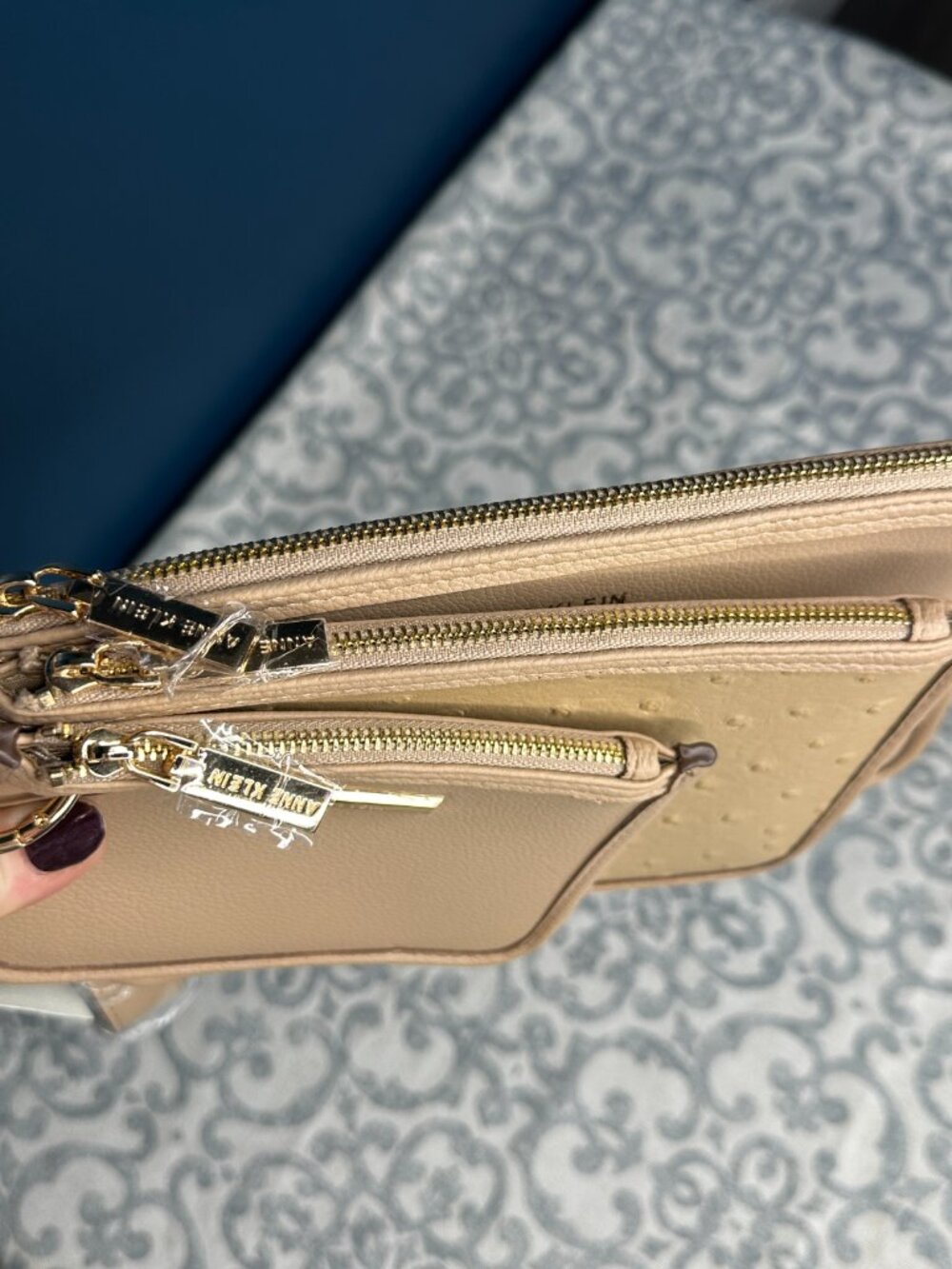 NWT Anne Klein Trio Pouch Wristlet Set in Neutral with Silver Hardware - Picture 2 of 6